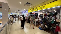 Lucky Plaza (D9), Retail #529597571